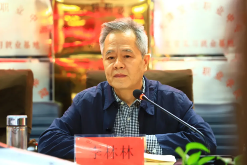 新疆生产建设兵团第六师新湖农场党委书记场长李永江一行莅临商鲲教育